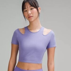Lululemon Women's Purple Shoulder Cut-out Yoga Short Sleeve Pullover Top Size 8
